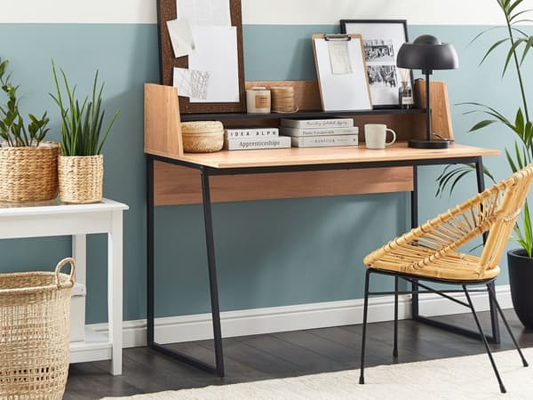 Skrivebord til hjemmekontor lyst tre med topp av svart konstruert tre 120 x 59 cm med stålhylle