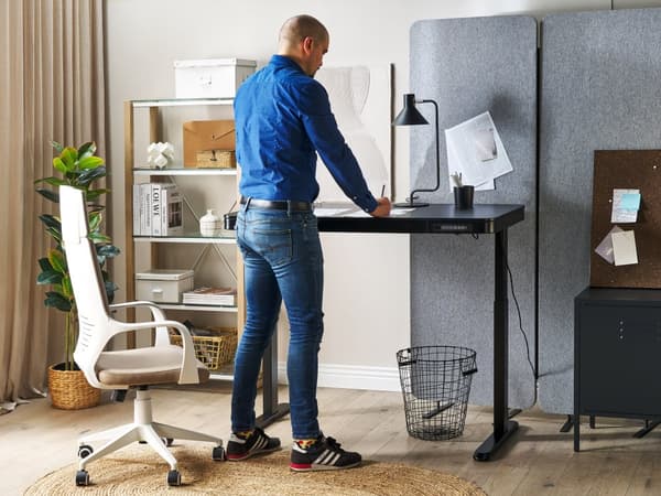 Työpöytä musta 120 x 72-122 x 60 cm lastulevy teräs sähkösäädettävä 4 asetusta USB moderni