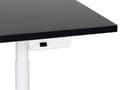 Miniatyrbild 5 av 8: Elektriskt justerbart skrivbord Svart bordsskiva Vit stålram 160 x 72 cm Sitt- och ståbord Runda fötter Modern design