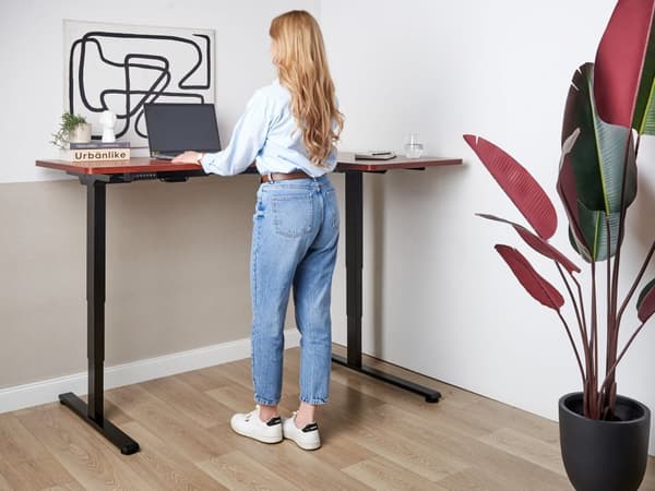 Työpöytä sähkösäädettävä L-muotoinen oikea 160 x 59 cm musta teräsrunko tumma puu pöytälevy moderni tyyli