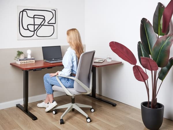 Työpöytä sähkösäädettävä L-muotoinen oikea 160 x 59 cm musta teräsrunko tumma puu pöytälevy moderni tyyli
