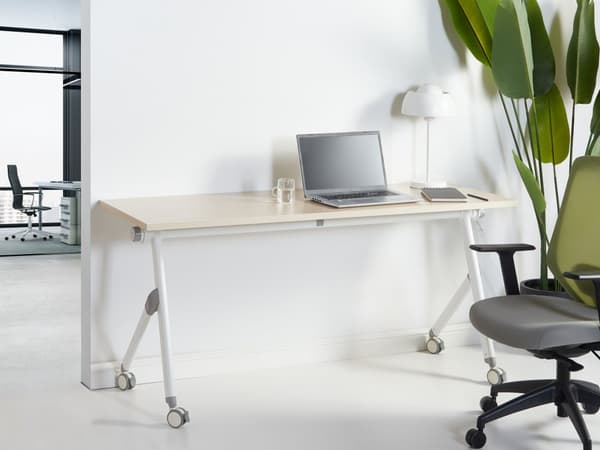 Sammenleggbart Skrivebord i Lyst Tre og Hvit Metallramme MFC Bordplate 160 x 60 cm Sammenleggbart Mobilt Bord med Hjul Moderne Design