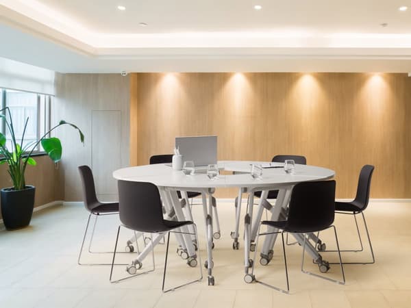 Klapbord hvid metalramme MFC-bordplade 120 x 60 cm Sammenklappeligt mobilt bord med hjul Moderne design