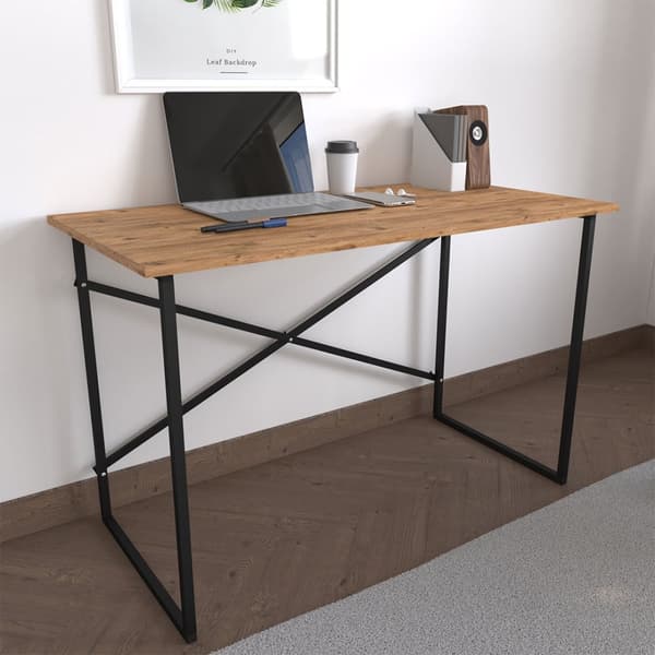 Insasi skrivebord eg dekor.