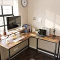 Miniatyrbillede 3 af 3: Hjørneskrivebord med justerbar skærmhylde