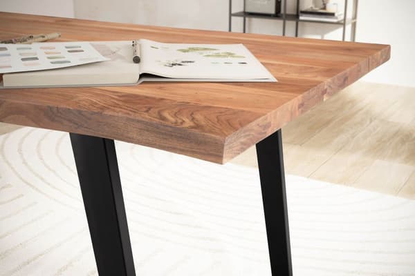 Rootz massivt kontorbord - Skrivebord i naturtræ - Trækantet top - U-formede metalben - Håndlavet - Akacietræ - 120 cm x 60 cm x 76 cm