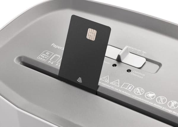 Dahle® PaperSAFE 140 - Paperinsilppuri - 5x18 mm silppuri - 12L keräilyalusta - Arkkeja max per 10 - P4 - Niittejä pankkikortteja paperiliittimiä