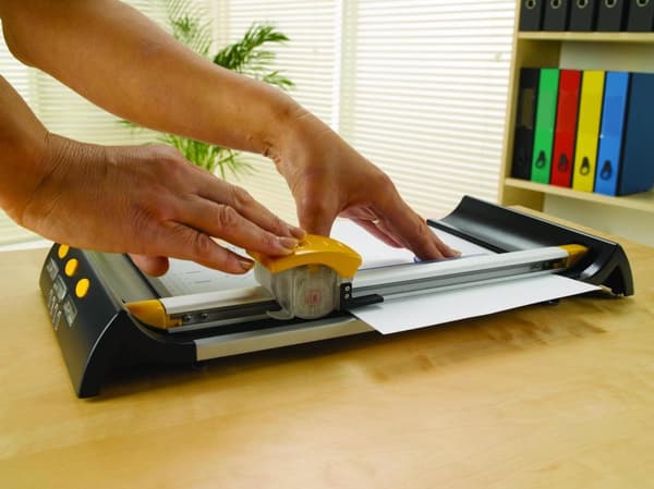 Fellowes Neutron Plus A4 - Trimmer - Papir (5410101)
