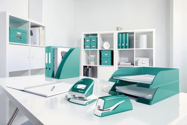 Leitz NeXXt WOW batteridrevet elektrisk hæftemaskine til berøringsfri hæftning - Hæfter op til 10 ark - Isblå