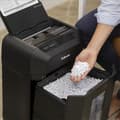 Pikkukuva 8 / 9: Fellowes Automax 80M paperisilppuri Hiukkassilppuri 22 cm Musta