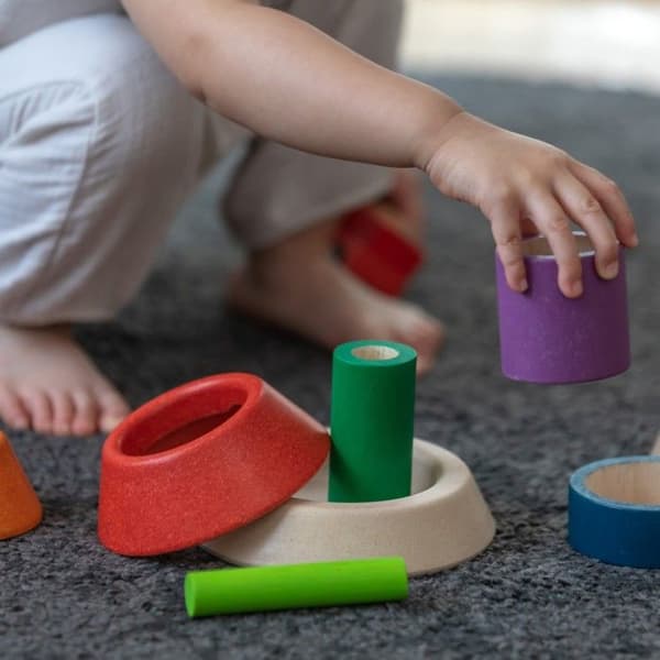 Planera leksaker - Pyramid att stapla och bygga i - BYXA