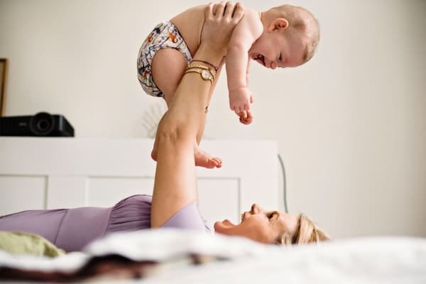 Ble med lomme MINI OS 4-11kg AMNING