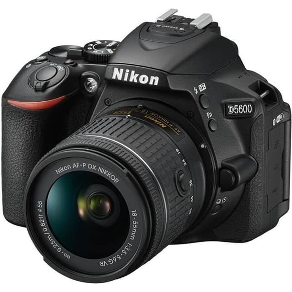 NIKON D5600 reflexkamera + AF-P 18-55 VR-objektiv - 24,2 MP DX-sensor - Utökat känslighetsområde