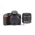 Miniatyrbild 1 av 3: NIKON D3500 DSLR-kamera + AF-P 18-55 mm f/3.5-5.6G VR-objektiv (kitbox)