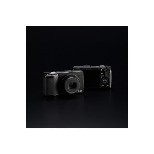 Kompakt digitalkamera - RICOH - GR III HDF - 24,24 MP - Bildstabilisering - Integrerat HDF-filter