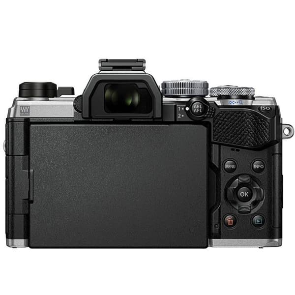 Hybridkamera - OM System - OM-5 - Silver - Objektiv 14-150mm - Väderbeständig