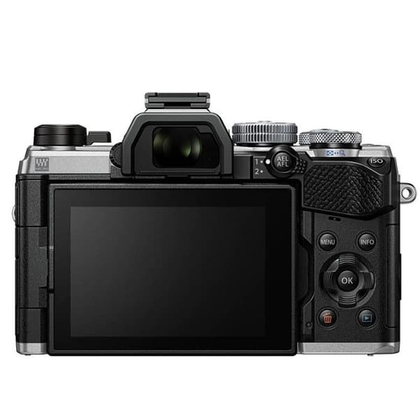 Hybridkamera - OM System - OM-5 - Silver - Objektiv 14-150mm - Väderbeständig
