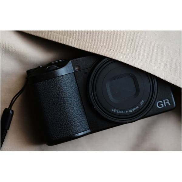 Kompakt digitalkamera - RICOH - GR III HDF - 24,24 MP - Bildstabilisering - Integrerat HDF-filter
