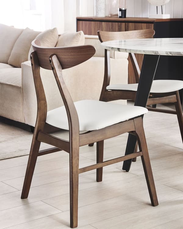 Set av 2 Middagsstolar Vit Konstläder Sits Mörk Träram Armstödslös Rustik Design