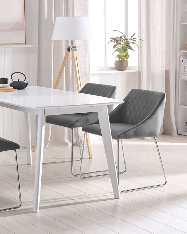 Spisebordsstole Grå Polstrede Stof med Sølv Krom Metalben Sæt af 2 79 x 55 cm Quiltet Moderne Klassisk Design Uden Armlæn Køkken Indretning