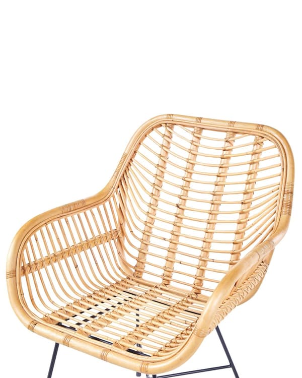 Rotting Fåtölj Sand Beige Korg Svarta Metallben Vardagsrum Matsal