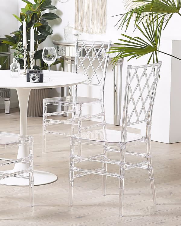 Et sæt med 2 Gennemsigtige Plastikstole til Køkken Spisestue Vintage Glamourøs Stil
