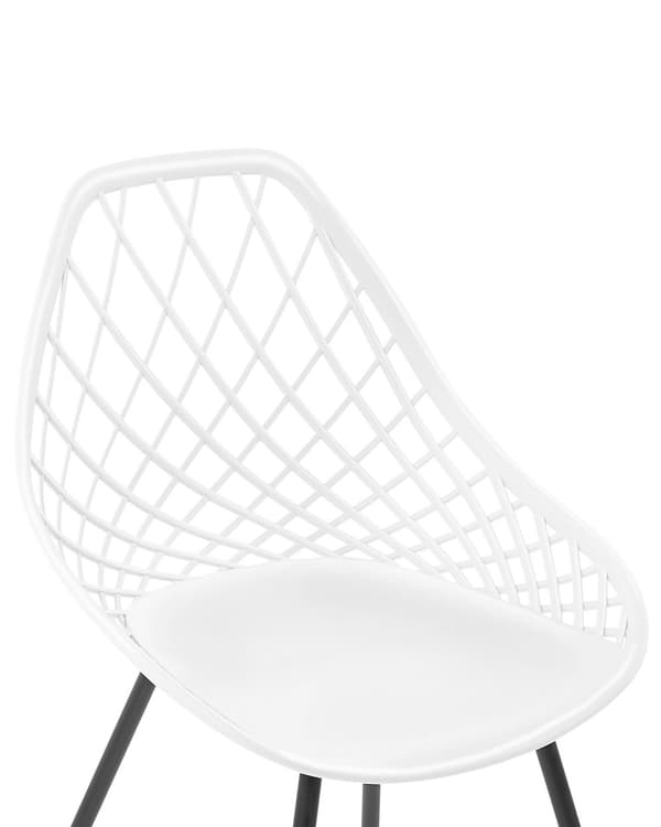 Set med 2 Matstolar Vit Syntetisk Sits Svarta Metallben Nätdesignat Ryggstöd Modern Skandinavisk