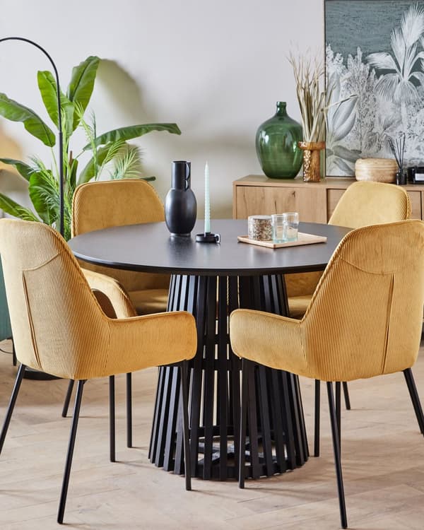 Set av 2 Matstolar Gul Manchestertyg Klädd Sits Svarta Metallben Modern Stil