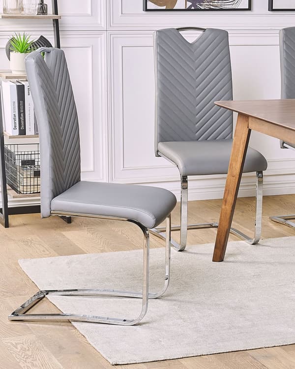 Set med 2 Matstolar Ljusgrå Konstläder Klädd Sits Hög Rygg Konsol Konferensrum Modern