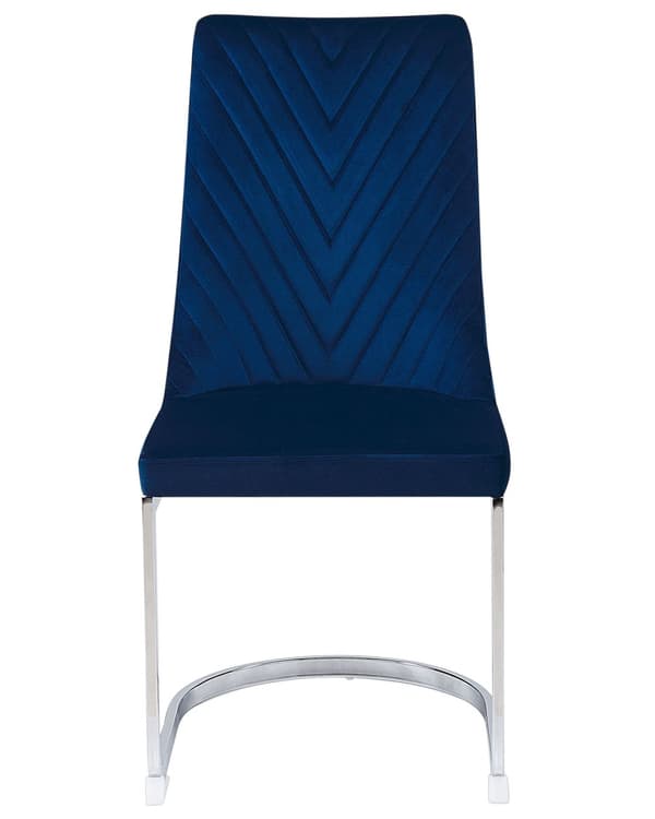 Et sæt med 2 Spisestuestole i Mørkeblå Velour med Kromben til en Moderne Spisestue i Glamourøs Stil