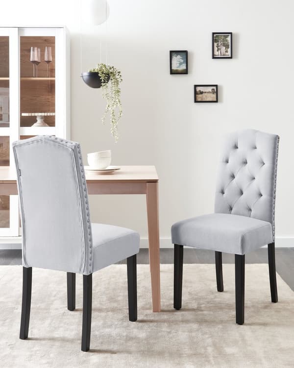 Sæt med 2 grå velourstole med sorte metalben til spisestuen retro minimalistisk stil
