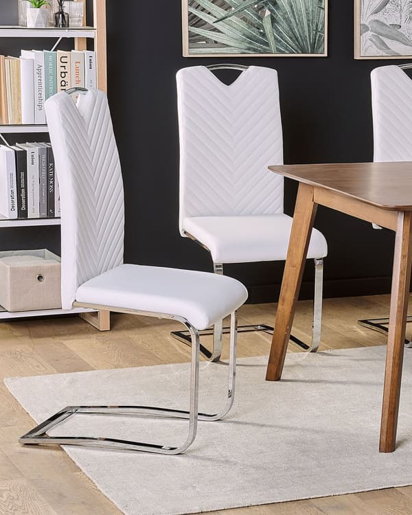 Spisebordsstole Hvid Læder Sølv Metal Sæt 2 stk Polstret Frisvinger Stole til Spisestue Køkken Quiltet Ryglæn uden Armlæn Moderne Design