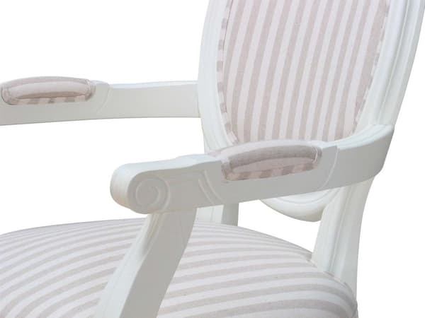 Rokokko/Amaretta spisestol med armlener i antikk hvit med beige stripet stoff.