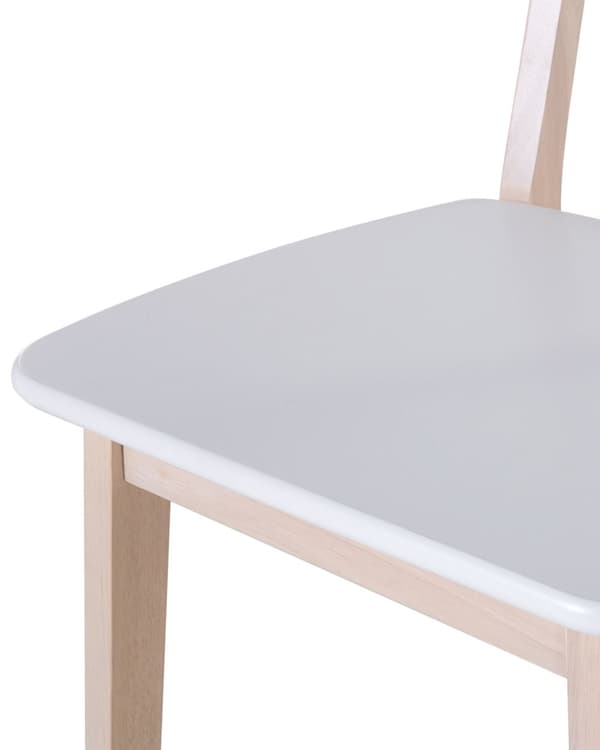 Sett med 2 spisebordsstoler i hvitt med ben i lyst tre Moderne retrostil