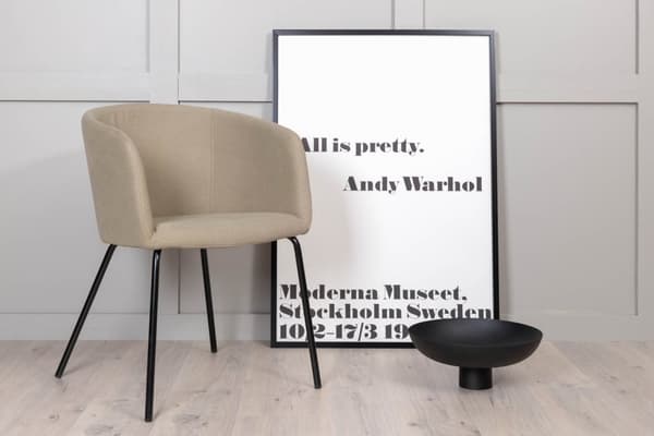 Berit spisestuestoler med armlener beige.