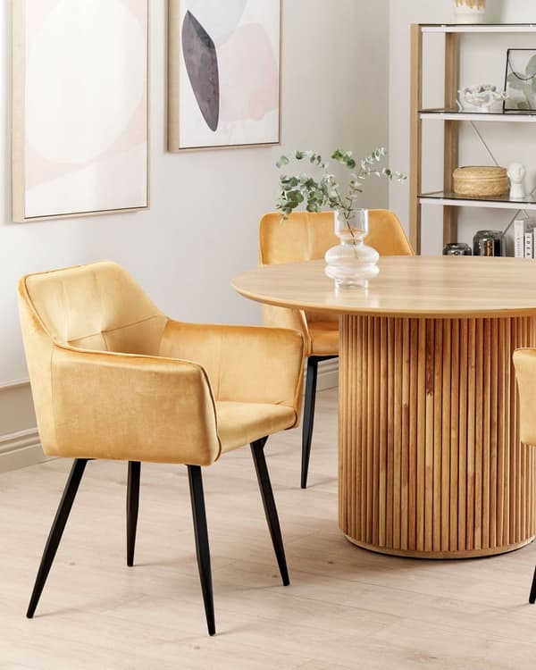 Set av 2 Middagsstolar Orange Beige Sammetsklädd Sits med Armstöd Svarta Metallben