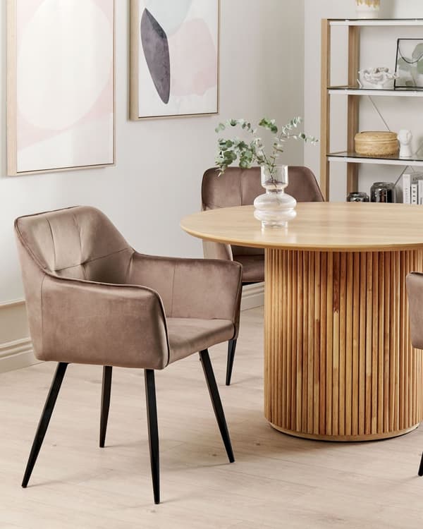 Sæt med 2 Spisestuestole Brun Velour Sæde med Armlæn Sorte Metalben