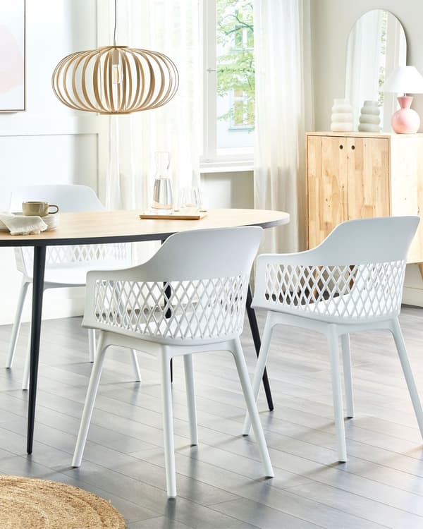 Sæt med 2 Spisebordsstole Hvidt Syntetisk Sæde Hvide Ben Minimalistisk Design Ryglæn Moderne Skandinavisk Stil