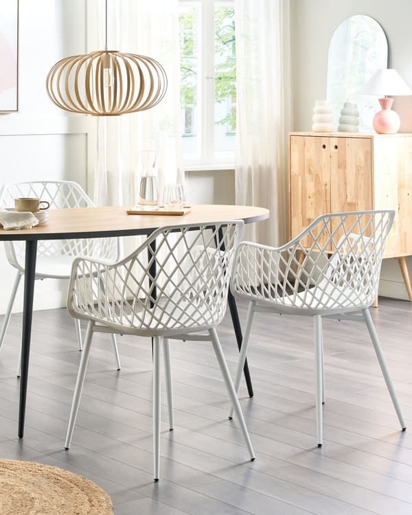 Sett med 2 spisestoler Hvit Syntetisk sete Metallben Rygg med åpen struktur Skandinavisk design Moderne Spisestue Kjøkken