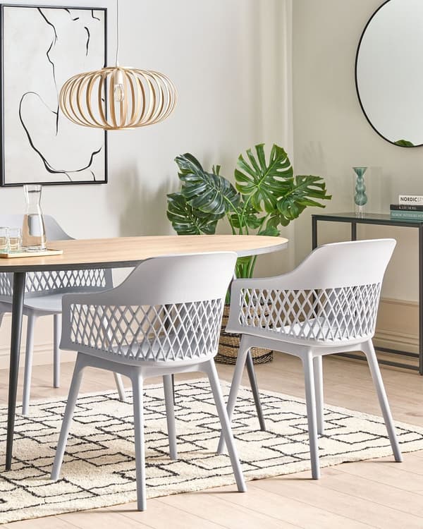 Sett med 2 spisestoler Lysegrå Syntetisk materiale Dekorativ ryggstøtte Minimalistisk design Skandinavisk stil Moderne