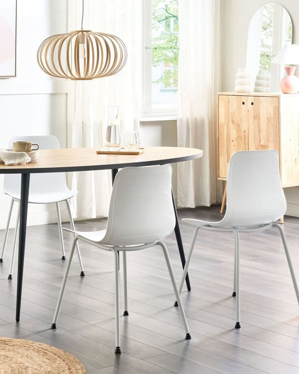 Uppsättning med 2 matstolar Vit syntetisk sits Vita metallben Minimalistisk design Ryggstöd Modern Skandinavisk