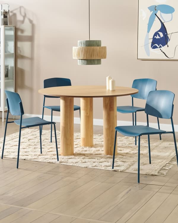 Tuoli sininen 45 x 83 cm muovi rautajalat 4 kpl pinottavat ruokahuoneen moderni