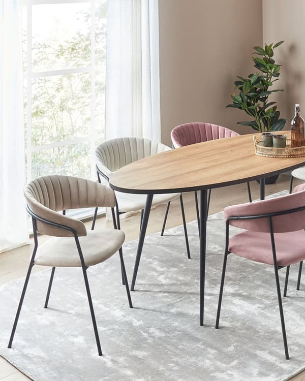 Uppsättning med 2 matstolar Taupe sammet tygklädsel Svarta metallben med armstöd Böjt ryggstöd Modern modern design
