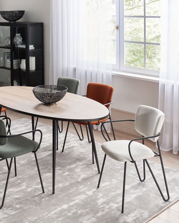 Sett med 2 spisestoler Kremhvit Polyester Svarte metallben Armlener Buet ryggstøtte Moderne design Kjøkken Spisestue