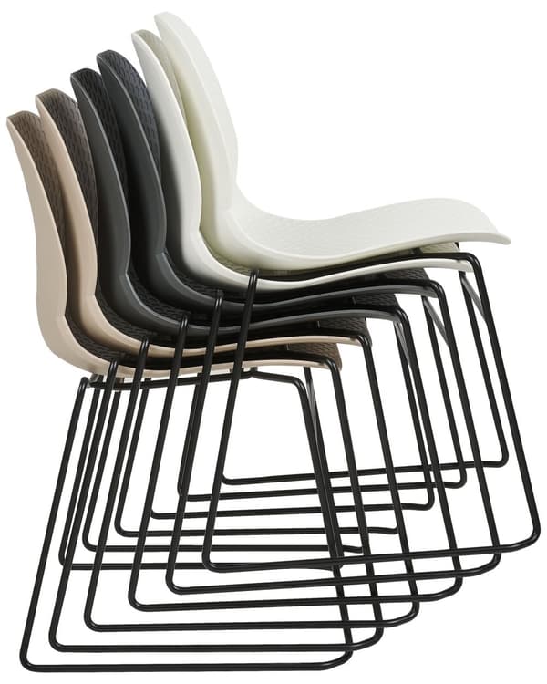 Set med 4 matstolar Beige Stapelbara Armlösa Benkåpor Plast Svarta Stålben Konferensstol Samtida Modern Skandinavisk Design Matsal