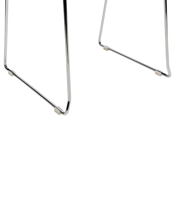 Set med 4 matstolar Beige Stapelbara Armlösa Benkåpor Plast Stålben Konferensstolar Samtida Modern Skandinavisk Design Matrum Sittplatser