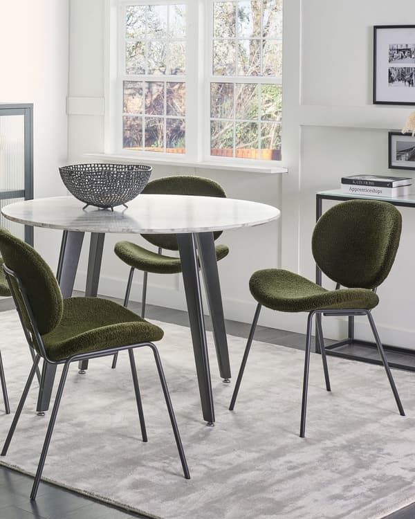 Sett med 2 spisestoler Mørkegrønn Bouclé Svarte jernben Benhetter Moderne Retro Spisestue Kjøkken Sitteplasser