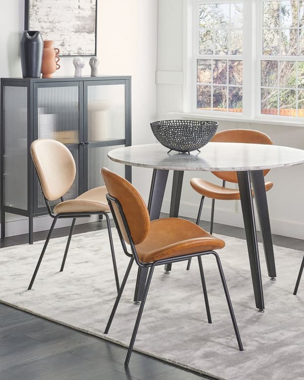 Sett med 2 spisestoler Gyllenbrun Imitert skinn Svarte jernben Benhetter Moderne Retro Spisestue Kjøkken Sitteplasser