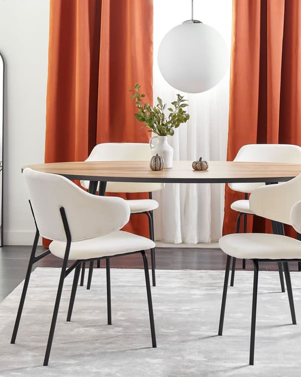 Set med 2 Matstolar Cremefärgad tygklädsel Svarta metallben Armlöst böjt ryggstöd Modern modern design