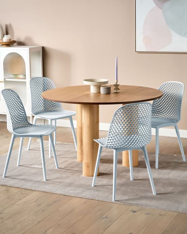 Sæt med 4 stole lyseblå plast syntetisk gennembrudt ryg moderne minimalistisk stil